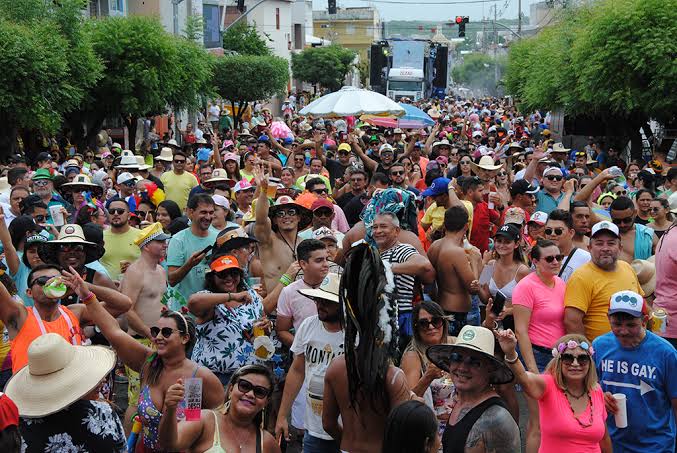 Foto da notícia: Deputado Adjuto Dias destina R$ 120 mil para o Carnaval de Caicó