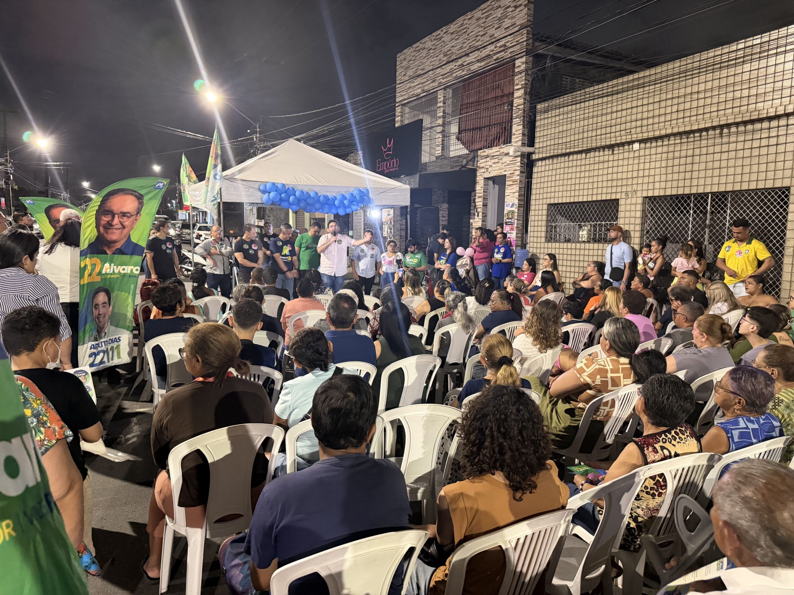 Foto da notícia: Adjuto Dias participa de grande reunião no Alecrim ao lado de lideranças políticas