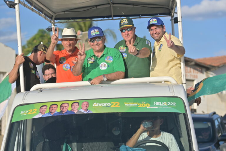 Foto da cobertura: Adjuto Dias visita Jardim do Seridó e reafirma compromisso com o município ao lado de Silvana de Lalá e Álvaro Dias