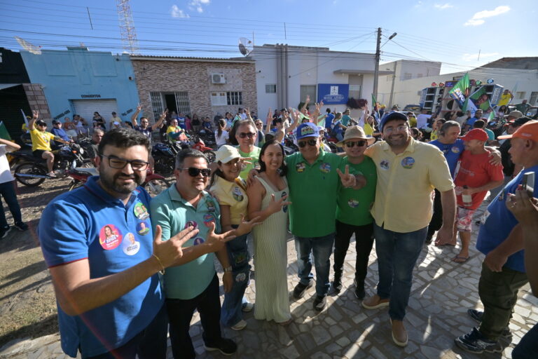 Foto da cobertura: Adjuto Dias visita Jardim do Seridó e reafirma compromisso com o município ao lado de Silvana de Lalá e Álvaro Dias