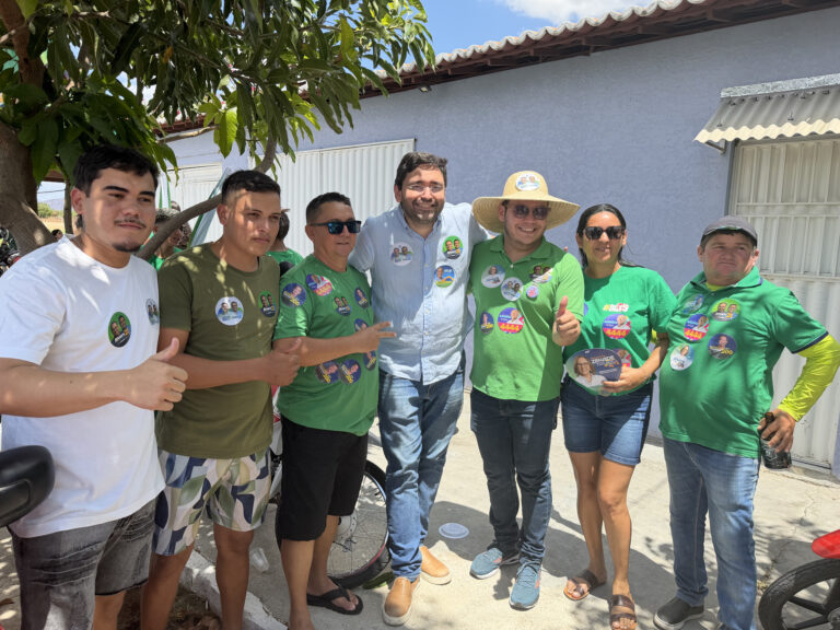 Foto da cobertura: Adjuto Dias amplia parceria com Ipueira ao lado do Prefeito Ademir, do Vice Antônio Pessoa e lideranças locais