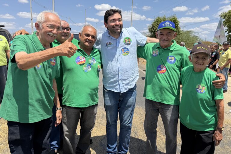 Foto da cobertura: Adjuto Dias fortalece diálogo com São João do Sabugi ao lado do Prefeito Aníbal, de vereadores e lideranças do município
