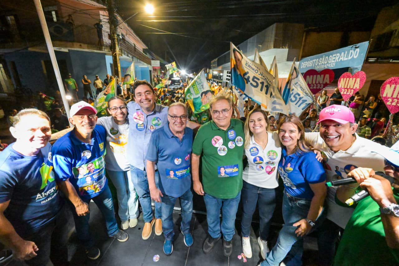 Foto da notícia: Adjuto Dias participa da Onda 22 durante comemoração pelos 309 anos das Quintas, ao lado de Álvaro, Paulinho e Joanna