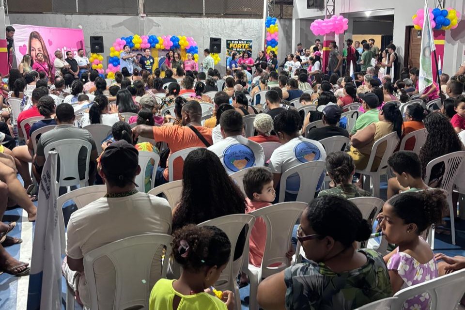 Foto da notícia: Adjuto Dias participa de reunião no Bom Pastor organizada por Thiago da ONG Nova Chance