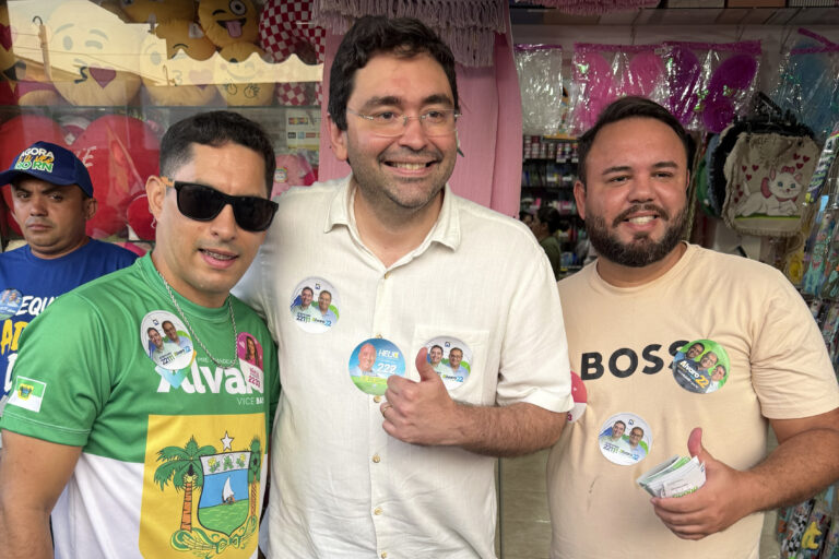 Foto da cobertura: Adjuto Dias participa da Onda 22 no Nova Natal ao lado do Prefeito Paulinho Freire, da Vice-Prefeita Joanna Guerra, de vereadores e lideranças comunitárias