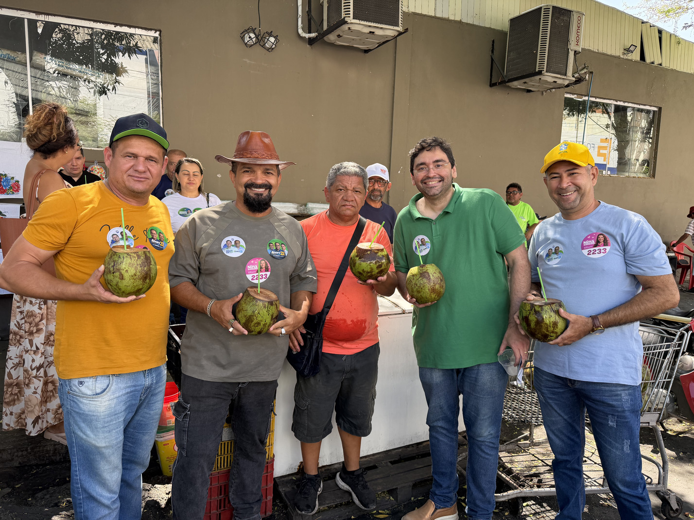 Foto da notícia: Adjuto Dias realiza caminhada pela Feira Livre de Caicó ao lado de lideranças políticas e apoiadores