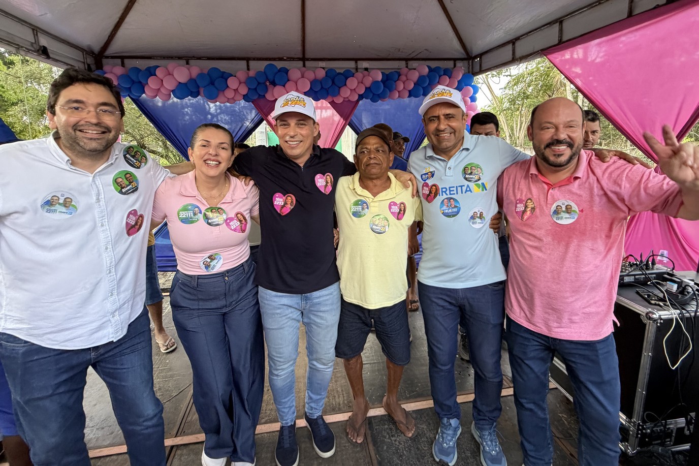 Foto da notícia: Deputado Adjuto Dias participa de encontro político em Canguaretama ao lado dos ex prefeitos Wilsinho e Welisson e da candidata a deputada federal Nina Souza
