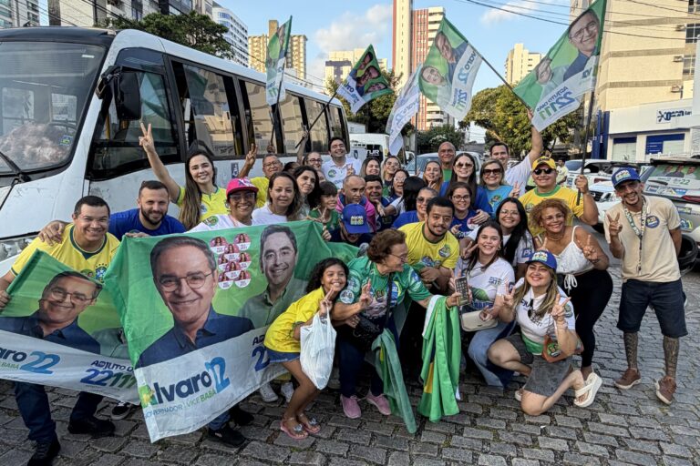 Foto da cobertura: Adjuto Dias participa de Ato Político da Independência ao lado de Álvaro Dias, Babá e Rogério Marinho
