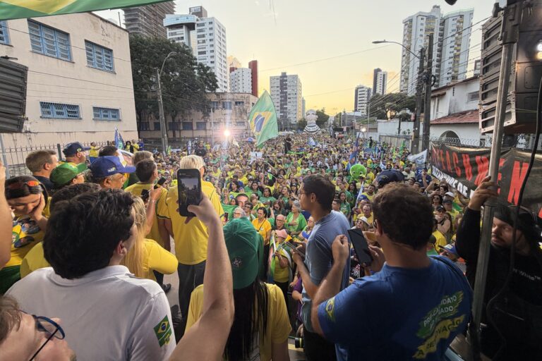 Foto da cobertura: Adjuto Dias participa de Ato Político da Independência ao lado de Álvaro Dias, Babá e Rogério Marinho