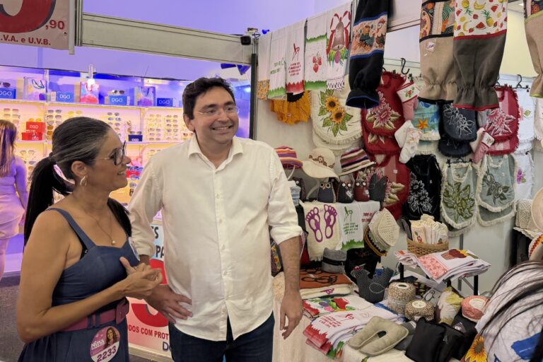 Foto da cobertura: Adjuto Dias prestigia 31ª Feira Brasil Mostra Brasil e relembra atuação em defesa dos artesãos