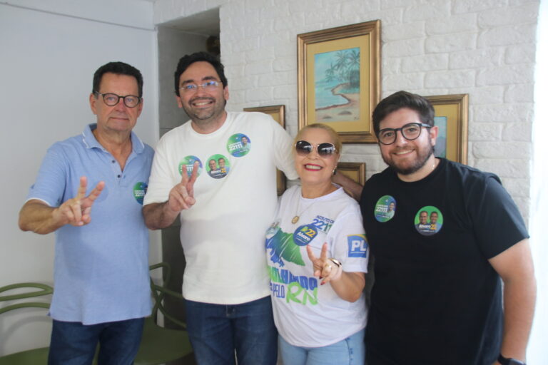 Foto da cobertura: Adjuto Dias se reúne com lideranças de Currais Novos e reforça compromisso com o município