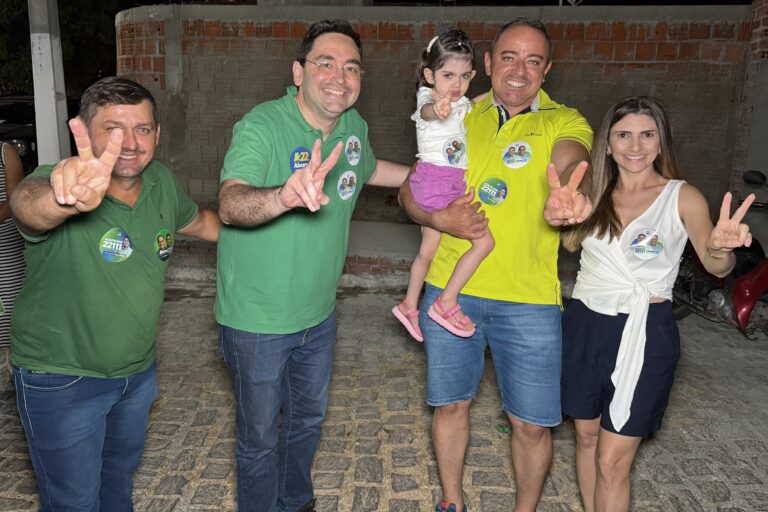 Foto da cobertura: Adjuto Dias participa de caminhada em São Fernando ao lado de amigos e lideranças do Seridó