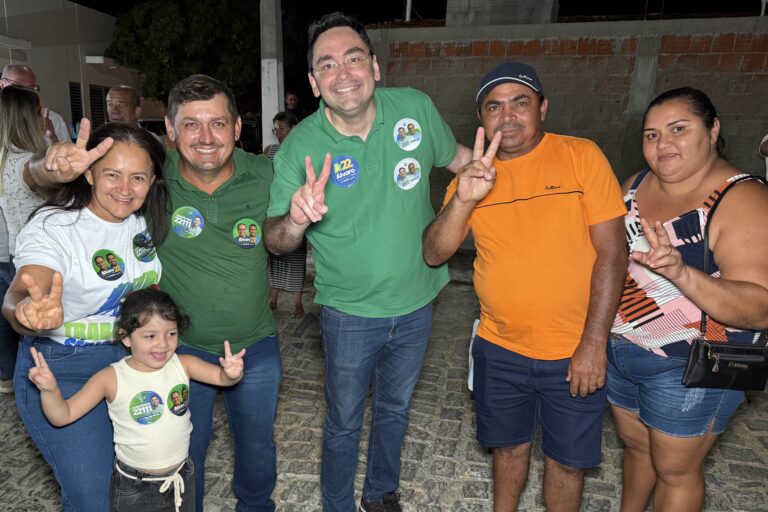 Foto da cobertura: Adjuto Dias participa de caminhada em São Fernando ao lado de amigos e lideranças do Seridó