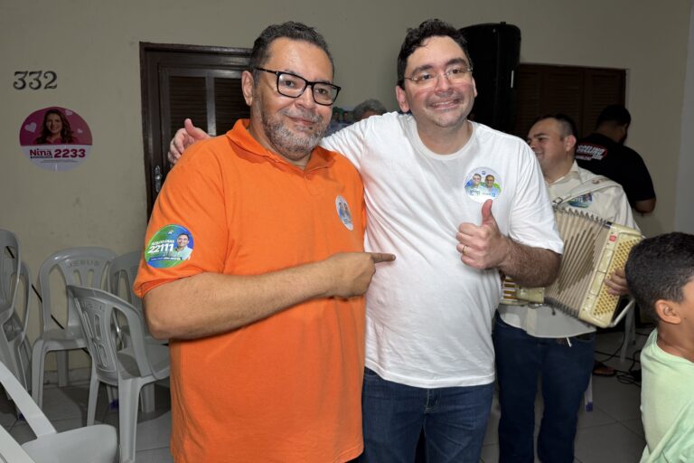Foto da cobertura: Adjuto Dias recebe apoio de lideranças e moradores durante encontro na Zona Oeste