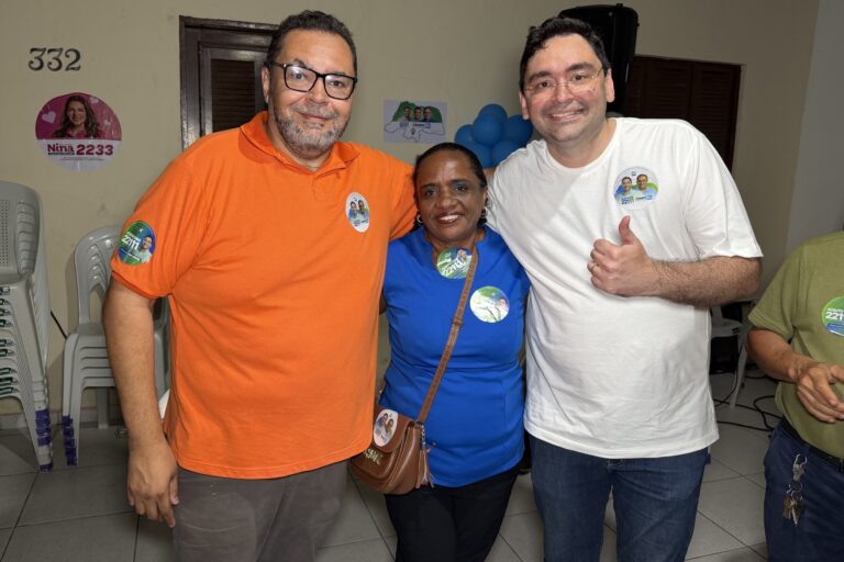 Foto da cobertura: Adjuto Dias recebe apoio de lideranças e moradores durante encontro na Zona Oeste