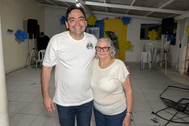 Foto da cobertura: Adjuto Dias recebe apoio de lideranças e moradores durante encontro na Zona Oeste