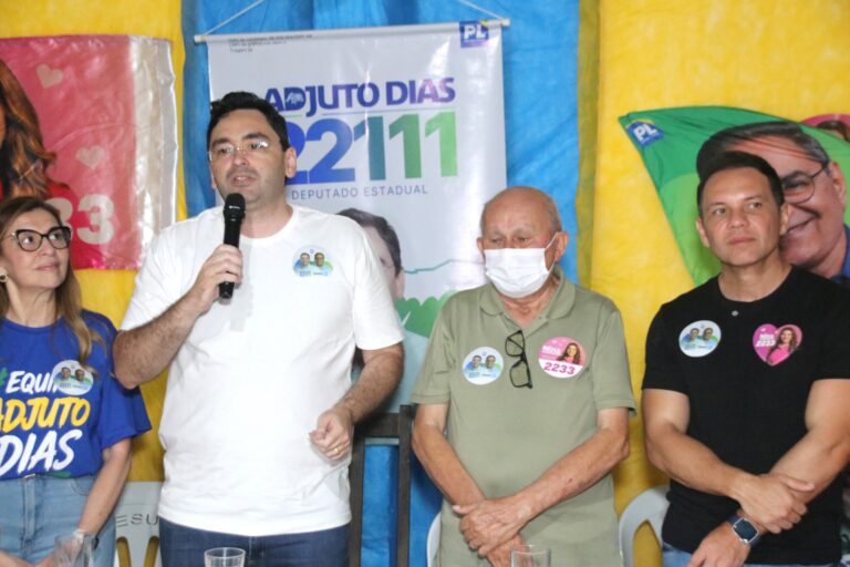 Foto da cobertura: Adjuto Dias recebe apoio de lideranças e moradores durante encontro na Zona Oeste