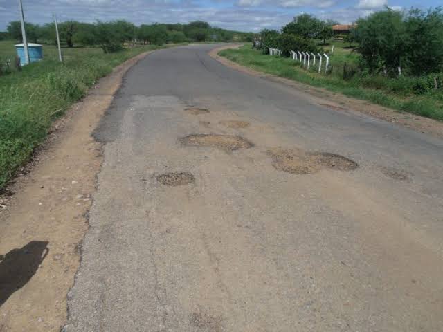 Imagem relacionada a: Adjuto Dias adverte sobre retorno de buracos em rodovias restauradas pelo governo