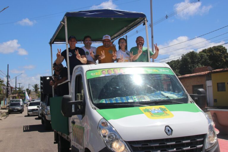 Foto da cobertura: Adjuto Dias participa da Caravana 22 em Canguaretama ao lado de Wellinson e Wilsinho