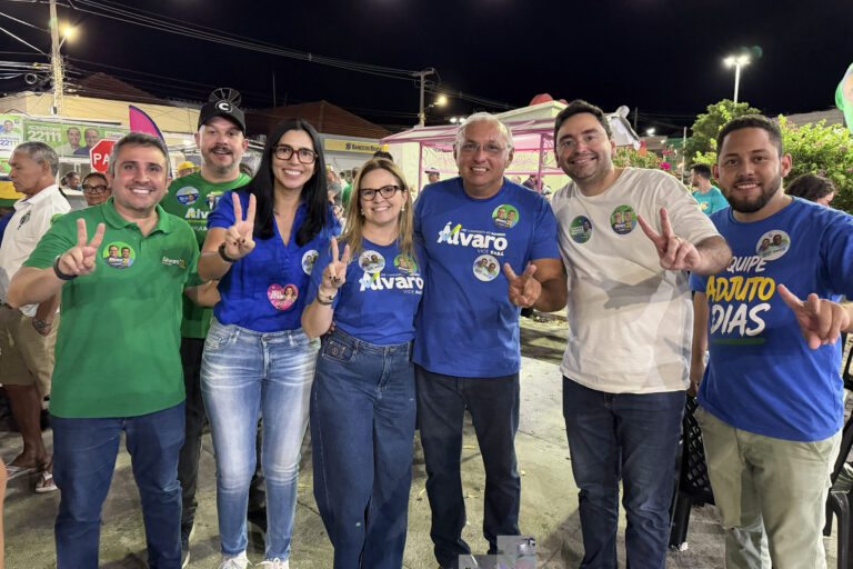 Foto da cobertura: Adjuto Dias participa da Caravana 22 em Acari ao lado de Álvaro Dias e lideranças do Seridó