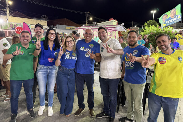 Foto da cobertura: Adjuto Dias participa da Caravana 22 em Acari ao lado de Álvaro Dias e lideranças do Seridó