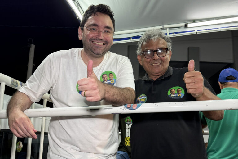 Foto da cobertura: Adjuto Dias participa da Caravana 22 em Currais Novos ao lado de lideranças do Seridó
