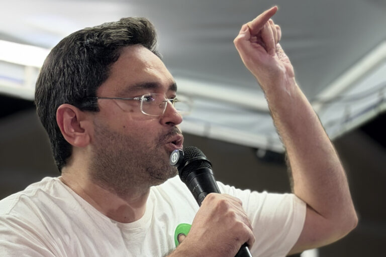 Foto da cobertura: Adjuto Dias participa da Caravana 22 em Currais Novos ao lado de lideranças do Seridó