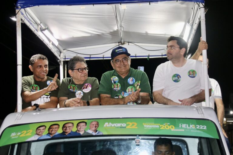 Foto da cobertura: Adjuto Dias participa da Caravana 22 em Currais Novos ao lado de lideranças do Seridó