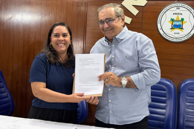Foto da cobertura: Ao lado de Álvaro Dias, Adjuto Dias defende fortalecimento das forças de segurança