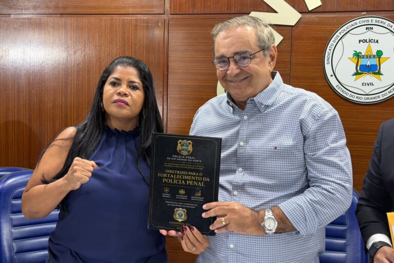 Foto da cobertura: Ao lado de Álvaro Dias, Adjuto Dias defende fortalecimento das forças de segurança