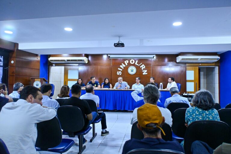 Foto da cobertura: Ao lado de Álvaro Dias, Adjuto Dias defende fortalecimento das forças de segurança