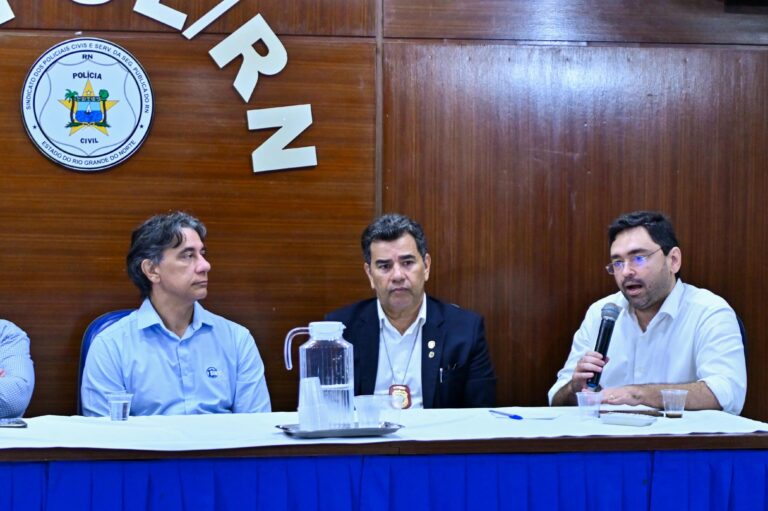 Foto da cobertura: Ao lado de Álvaro Dias, Adjuto Dias defende fortalecimento das forças de segurança
