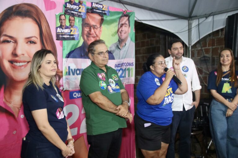 Foto da cobertura: Adjuto Dias participa de encontro da Irmã Gil com presença de Álvaro Dias e Joanna Guerra