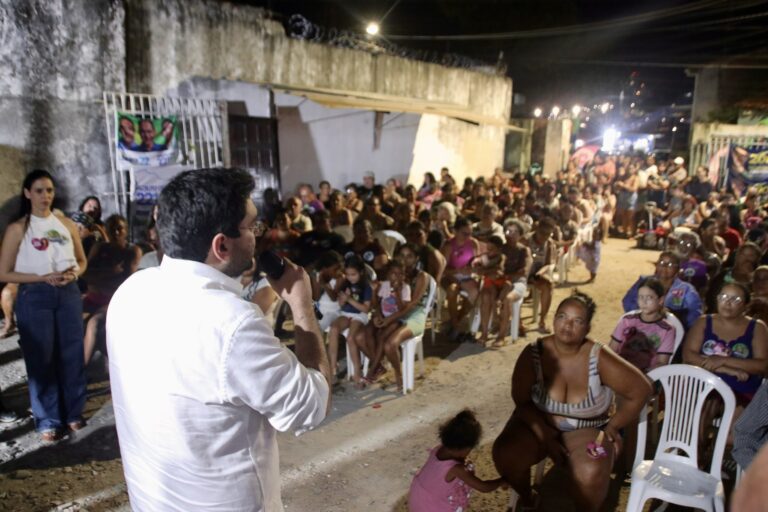 Foto da cobertura: Adjuto Dias participa de reunião no Passo da Pátria ao lado do vereador Irapoã Nóbrega