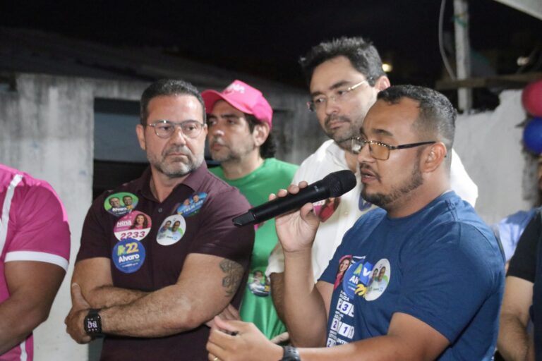 Foto da cobertura: Adjuto Dias participa de reunião no Passo da Pátria ao lado do vereador Irapoã Nóbrega
