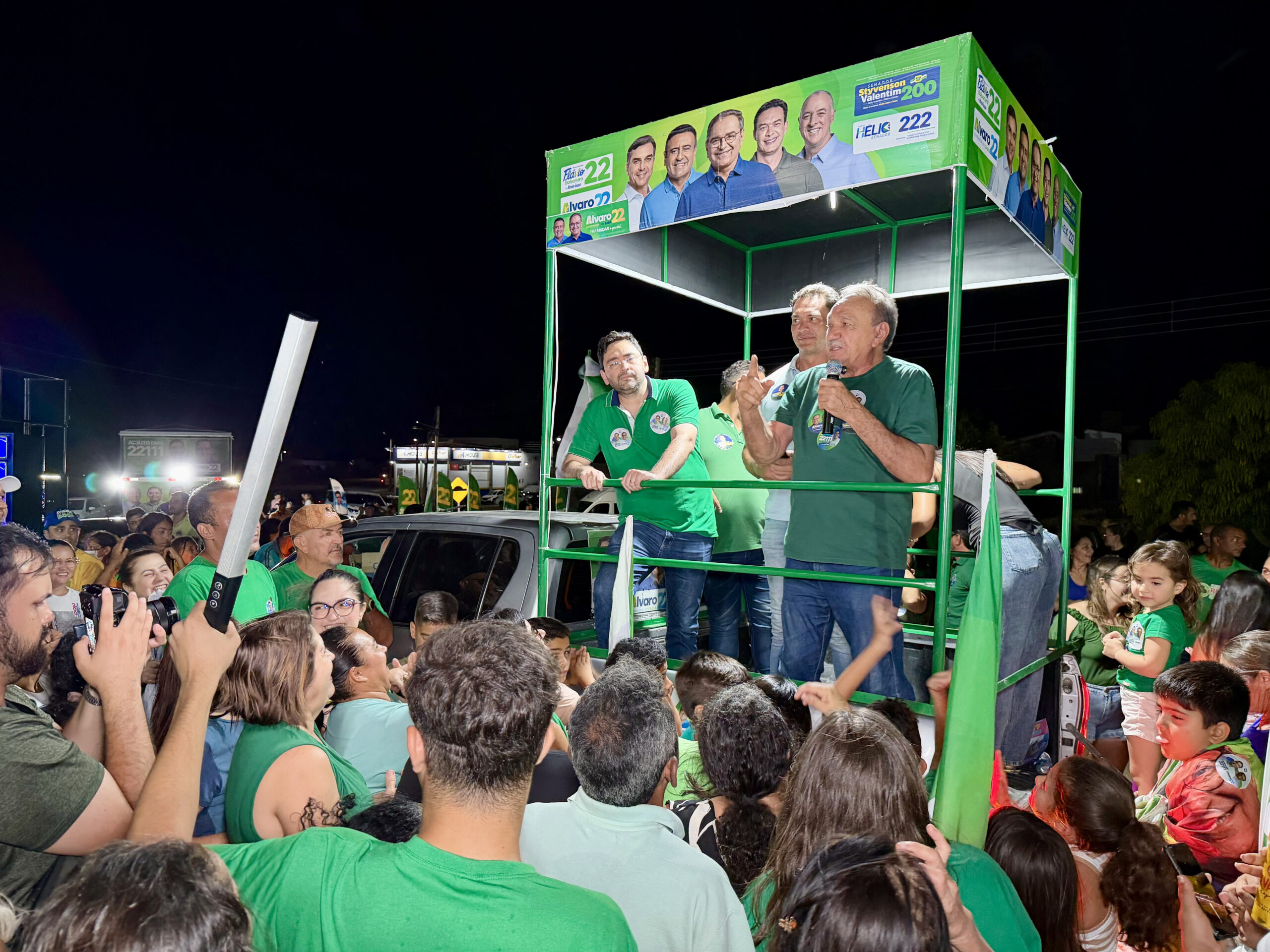 Foto da notícia: Ao lado de Aníbal Pereira e do Senador Styvenson, Adjuto Dias participa de comício em São João do Sabugi