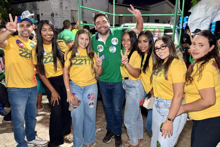 Foto da cobertura: Arrastão e comício em Ipueira reforçam apoio às candidaturas de Adjuto Dias e Álvaro Dias