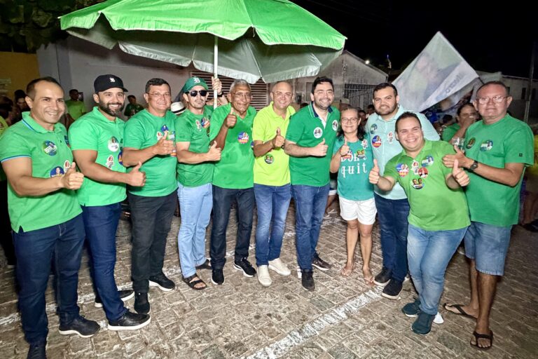 Foto da cobertura: Arrastão e comício em Ipueira reforçam apoio às candidaturas de Adjuto Dias e Álvaro Dias