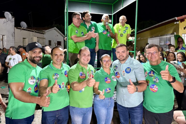 Foto da cobertura: Arrastão e comício em Ipueira reforçam apoio às candidaturas de Adjuto Dias e Álvaro Dias