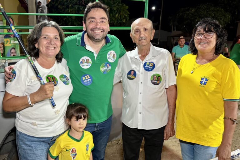 Foto da cobertura: Arrastão e comício em Ipueira reforçam apoio às candidaturas de Adjuto Dias e Álvaro Dias