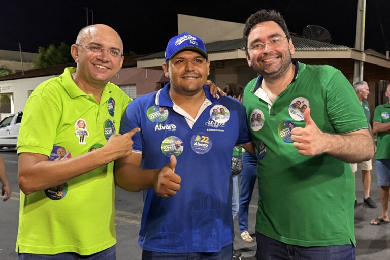 Foto da cobertura: Arrastão e comício em Ipueira reforçam apoio às candidaturas de Adjuto Dias e Álvaro Dias
