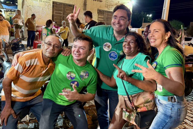 Foto da cobertura: Em Jardim do Seridó, Adjuto Dias participa de mobilização ao lado de Silvana de Lalá e lideranças