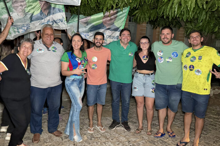 Foto da cobertura: Em Jardim do Seridó, Adjuto Dias participa de mobilização ao lado de Silvana de Lalá e lideranças