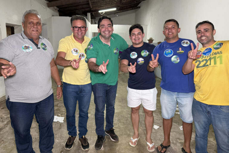 Foto da cobertura: Em Jardim do Seridó, Adjuto Dias participa de mobilização ao lado de Silvana de Lalá e lideranças