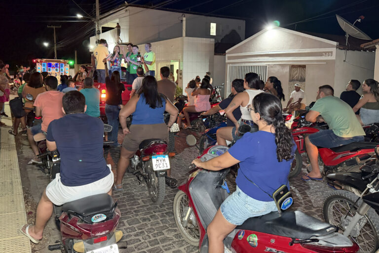 Foto da cobertura: Em Jardim do Seridó, Adjuto Dias participa de mobilização ao lado de Silvana de Lalá e lideranças