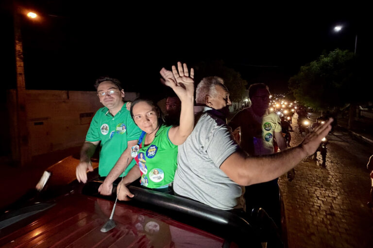 Foto da cobertura: Em Jardim do Seridó, Adjuto Dias participa de mobilização ao lado de Silvana de Lalá e lideranças