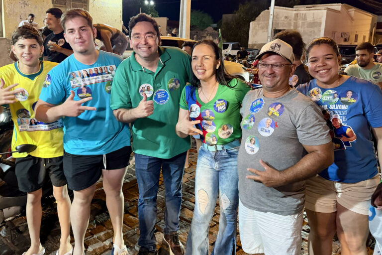 Foto da cobertura: Em Jardim do Seridó, Adjuto Dias participa de mobilização ao lado de Silvana de Lalá e lideranças