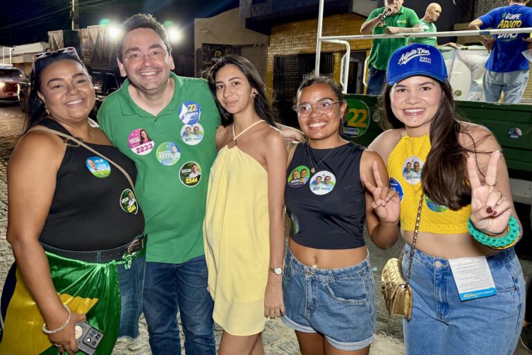 Foto da cobertura: Passeata do Trabalhador reúne grande mobilização em Caicó em apoio a Álvaro e Adjuto Dias