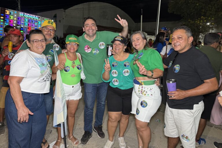 Foto da cobertura: Passeata do Trabalhador reúne grande mobilização em Caicó em apoio a Álvaro e Adjuto Dias