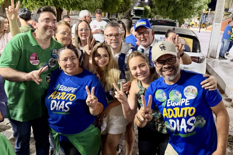 Foto da cobertura: Passeata do Trabalhador reúne grande mobilização em Caicó em apoio a Álvaro e Adjuto Dias